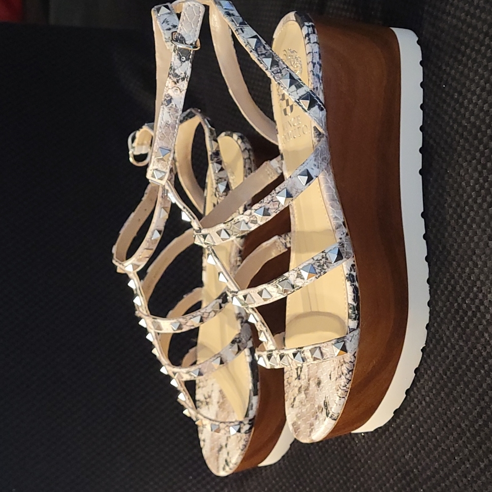 Vince Camuto, Size 5.5, studs